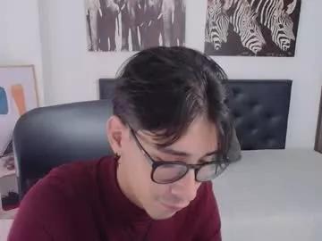 Try our girls live displays and explore the company of endless strippers, with beautiful physiques, vibrating toys and more.