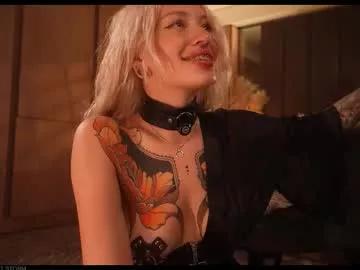 Try our girls live displays and explore the company of endless strippers, with beautiful physiques, vibrating toys and more.