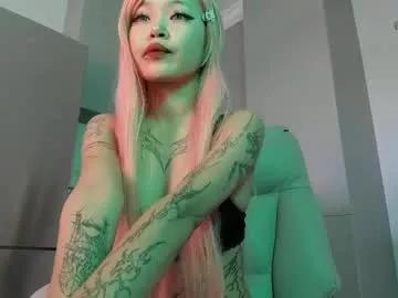 Try our girls live displays and explore the company of endless strippers, with beautiful physiques, vibrating toys and more.