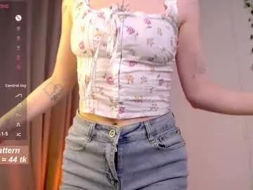 Try our girls live displays and explore the company of endless strippers, with beautiful physiques, vibrating toys and more.
