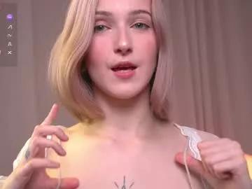 Try our girls live displays and explore the company of endless strippers, with beautiful physiques, vibrating toys and more.