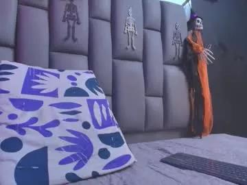 Try our girls live displays and explore the company of endless strippers, with beautiful physiques, vibrating toys and more.