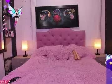 Try our girls live displays and explore the company of endless strippers, with beautiful physiques, vibrating toys and more.