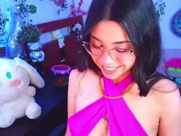 Try our girls live displays and explore the company of endless strippers, with beautiful physiques, vibrating toys and more.