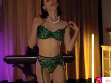 Try our girls live displays and explore the company of endless strippers, with beautiful physiques, vibrating toys and more.