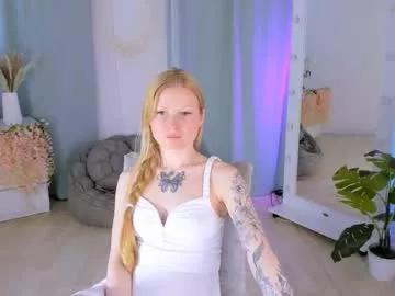 laly_peach from Chaturbate