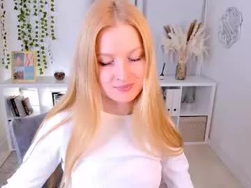 laly_peach from Chaturbate