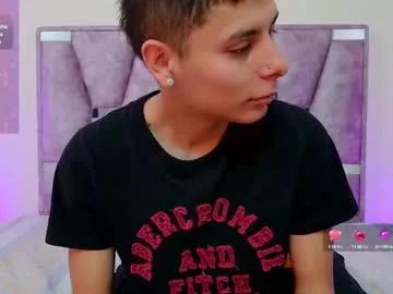 Try our girls live displays and explore the company of endless strippers, with beautiful physiques, vibrating toys and more.