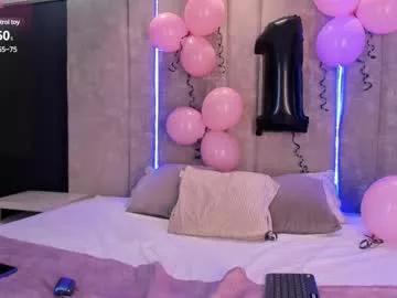 Try our girls live displays and explore the company of endless strippers, with beautiful physiques, vibrating toys and more.