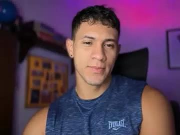 Try our girls live displays and explore the company of endless strippers, with beautiful physiques, vibrating toys and more.