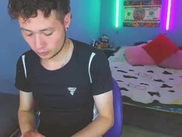 Try our girls live displays and explore the company of endless strippers, with beautiful physiques, vibrating toys and more.