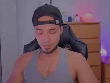 Try our girls live displays and explore the company of endless strippers, with beautiful physiques, vibrating toys and more.