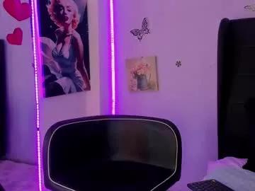 Try our girls live displays and explore the company of endless strippers, with beautiful physiques, vibrating toys and more.
