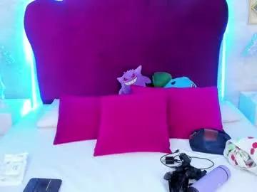Try our girls live displays and explore the company of endless strippers, with beautiful physiques, vibrating toys and more.