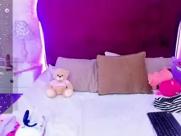 Try our girls live displays and explore the company of endless strippers, with beautiful physiques, vibrating toys and more.