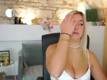 Try our girls live displays and explore the company of endless strippers, with beautiful physiques, vibrating toys and more.