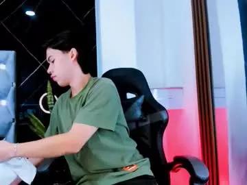 Try our girls live displays and explore the company of endless strippers, with beautiful physiques, vibrating toys and more.