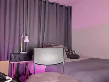 Try our girls live displays and explore the company of endless strippers, with beautiful physiques, vibrating toys and more.