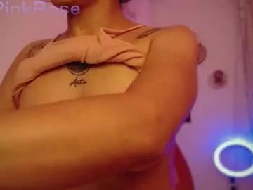 Try our girls live displays and explore the company of endless strippers, with beautiful physiques, vibrating toys and more.