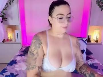 Try our girls live displays and explore the company of endless strippers, with beautiful physiques, vibrating toys and more.