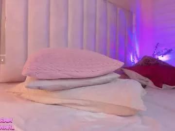 Try our girls live displays and explore the company of endless strippers, with beautiful physiques, vibrating toys and more.