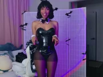 Try our girls live displays and explore the company of endless strippers, with beautiful physiques, vibrating toys and more.