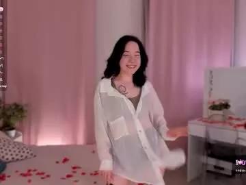 Try our girls live displays and explore the company of endless strippers, with beautiful physiques, vibrating toys and more.