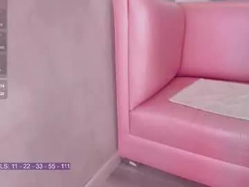 Try our girls live displays and explore the company of endless strippers, with beautiful physiques, vibrating toys and more.
