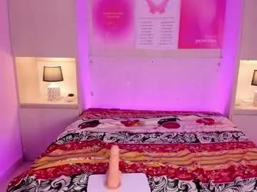 Try our girls live displays and explore the company of endless strippers, with beautiful physiques, vibrating toys and more.