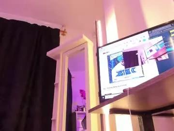 Try our girls live displays and explore the company of endless strippers, with beautiful physiques, vibrating toys and more.