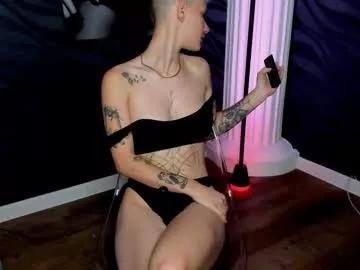 Try our girls live displays and explore the company of endless strippers, with beautiful physiques, vibrating toys and more.