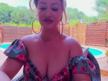 Try our girls live displays and explore the company of endless strippers, with beautiful physiques, vibrating toys and more.