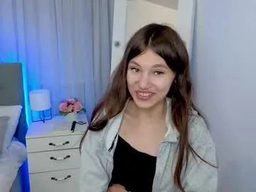 little__lunaa — Flight to the moon... #new #brunette #18 #shy [991 tokens remaining]