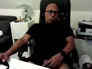 Try our girls live displays and explore the company of endless strippers, with beautiful physiques, vibrating toys and more.