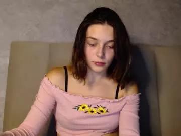 Try our girls live displays and explore the company of endless strippers, with beautiful physiques, vibrating toys and more.