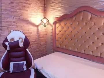Try our girls live displays and explore the company of endless strippers, with beautiful physiques, vibrating toys and more.