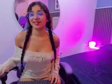 Try our girls live displays and explore the company of endless strippers, with beautiful physiques, vibrating toys and more.