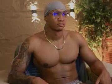 logan_varela — Striptease & Body worship + Oil Up [375 tokens left] #ebony #muscle #bbc #bigass #uncut