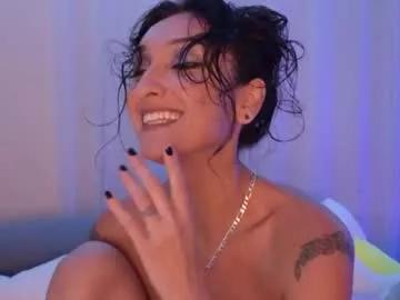 Try our girls live displays and explore the company of endless strippers, with beautiful physiques, vibrating toys and more.