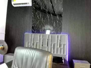 Try our girls live displays and explore the company of endless strippers, with beautiful physiques, vibrating toys and more.