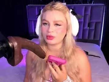 Try our girls live displays and explore the company of endless strippers, with beautiful physiques, vibrating toys and more.