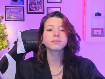 lolamustaine from Chaturbate