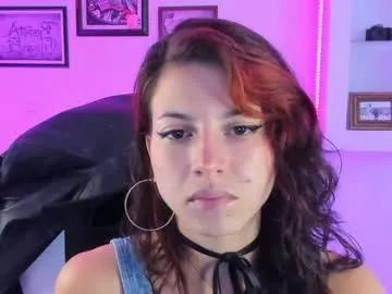 lolamustaine from Chaturbate