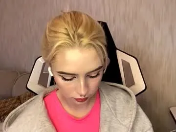 lorrettachimento — Goal: Wish me a good day ^^ i'm Isabel and #new here #shy #skinny #blonde #18  [8 tokens remaining]