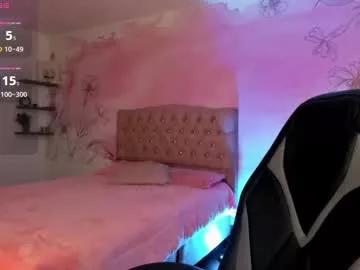 Try our girls live displays and explore the company of endless strippers, with beautiful physiques, vibrating toys and more.
