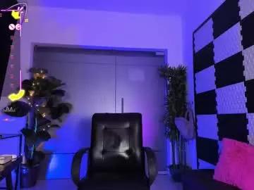 Try our girls live displays and explore the company of endless strippers, with beautiful physiques, vibrating toys and more.