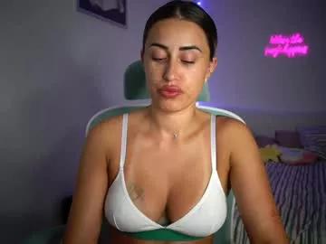 Try our girls live displays and explore the company of endless strippers, with beautiful physiques, vibrating toys and more.