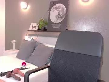 Try our girls live displays and explore the company of endless strippers, with beautiful physiques, vibrating toys and more.