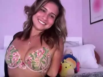 Try our girls live displays and explore the company of endless strippers, with beautiful physiques, vibrating toys and more.