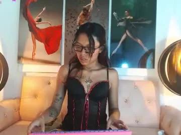 Try our girls live displays and explore the company of endless strippers, with beautiful physiques, vibrating toys and more.